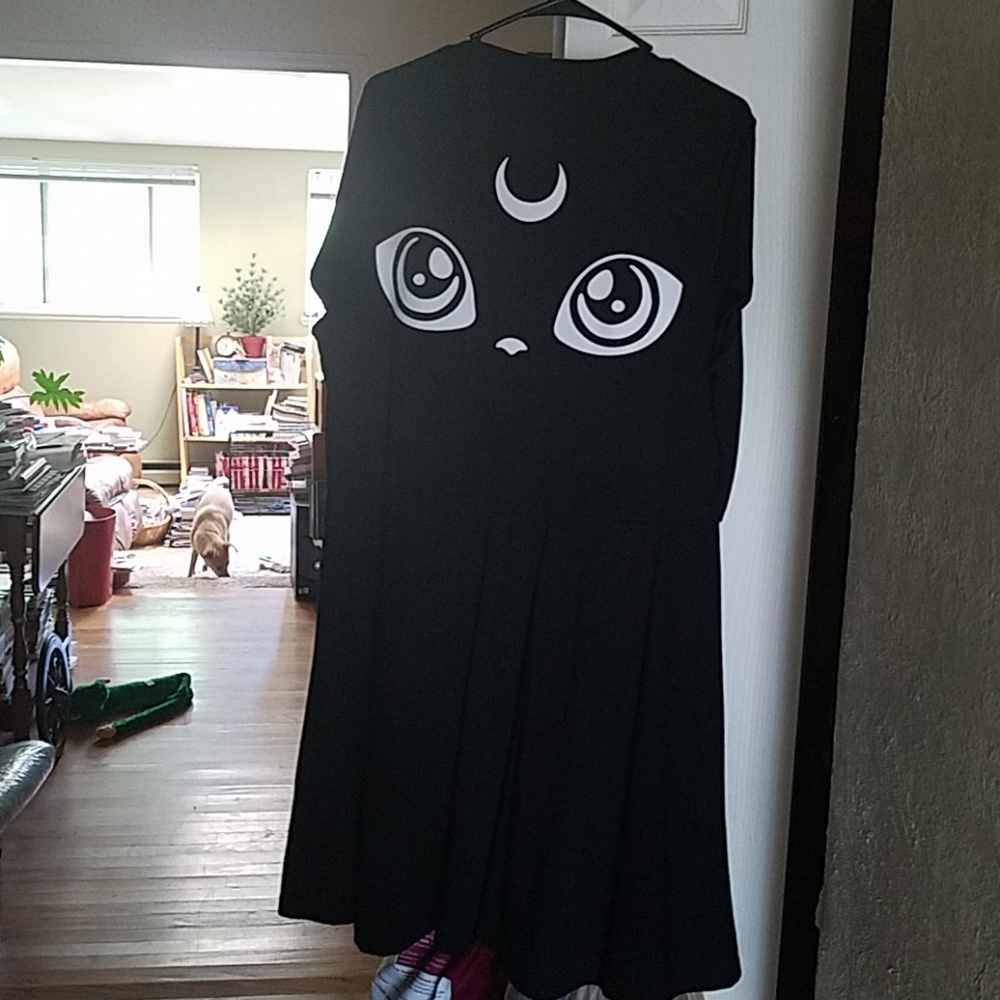 Short sleeved kitty face skater dress